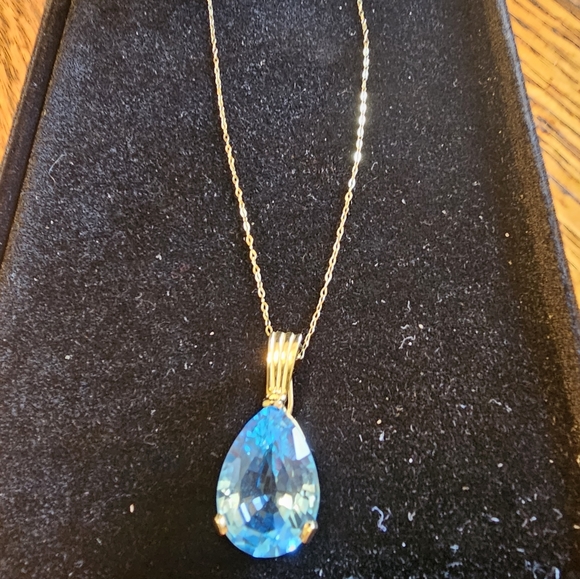 21 Carat Blue Topaz 14K Gold Pendant. - Picture 2 of 4